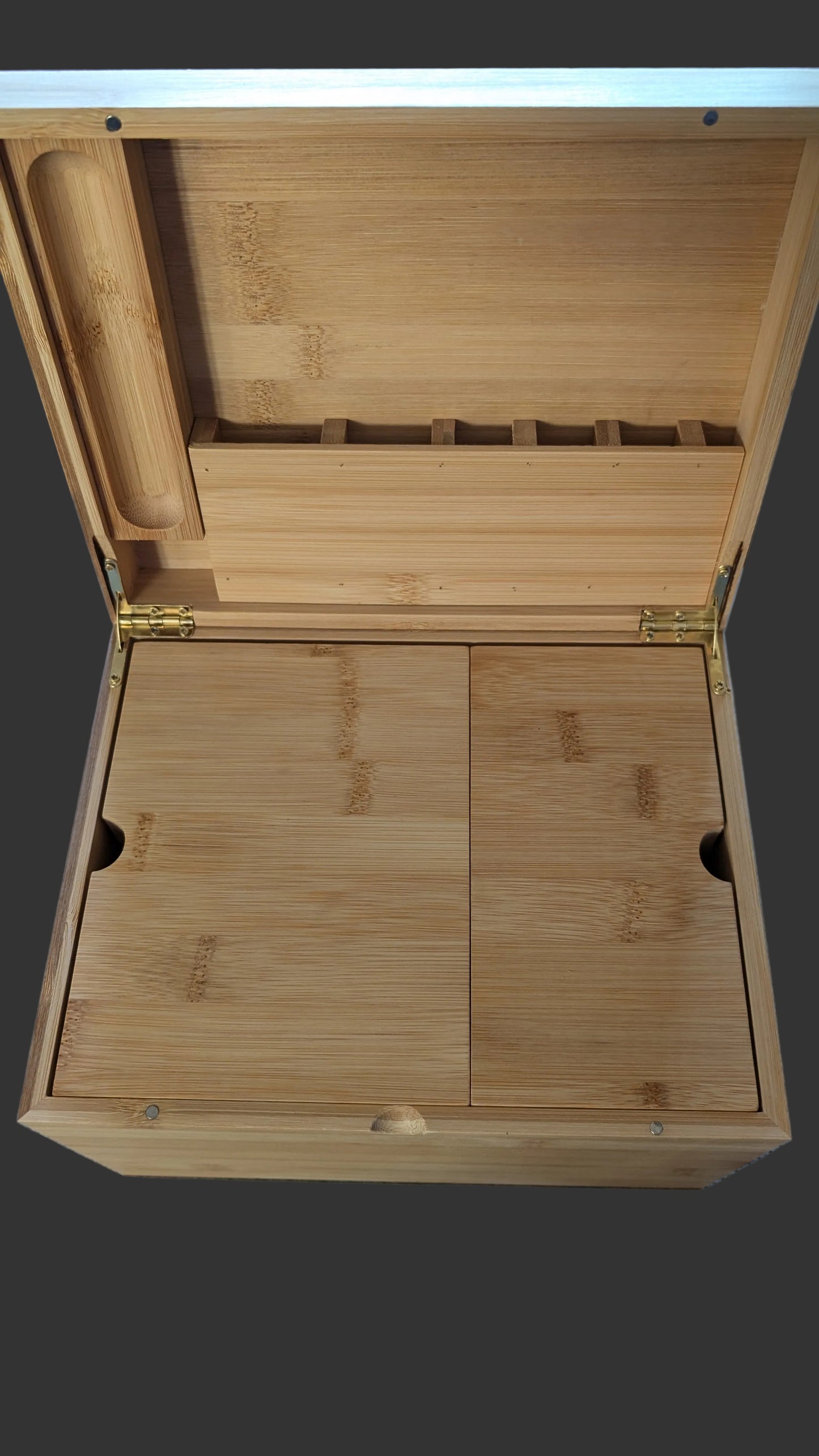 Box mit dreiligem Brett