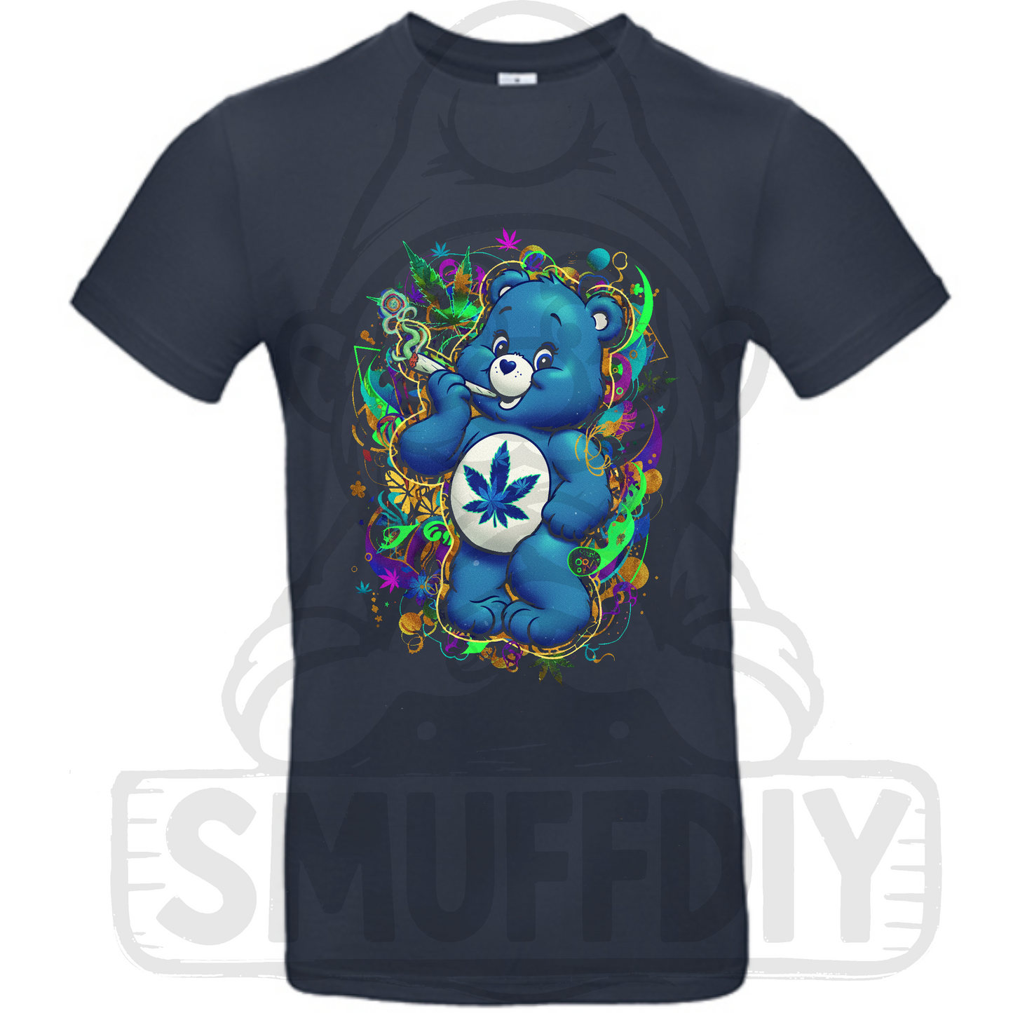 T-Shirt 'Ganja-Bär Blue' in Dunkelblau - kultiger Cannabis Bär in Szene gesetzt. Weed-Fashion by SmuffDIY