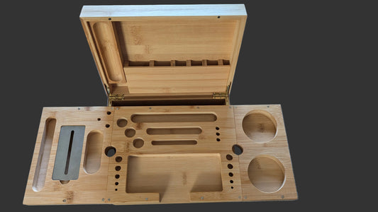 Box mit dreiligem Brett